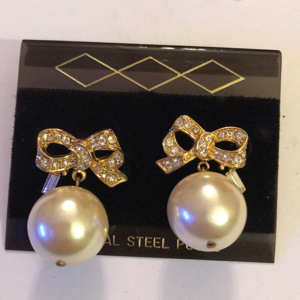Surgical pearl earring